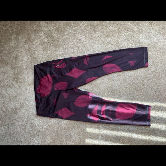 Lululemon All Sport Crop - Picture 4 of 10